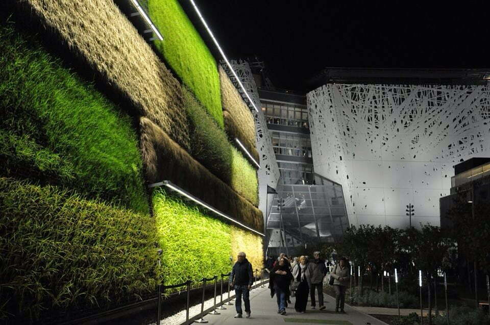 coltivazioni vertical t20 yv0X3a This Parisian Hotel Is a 'Living Building' With a Glorious Green Facade