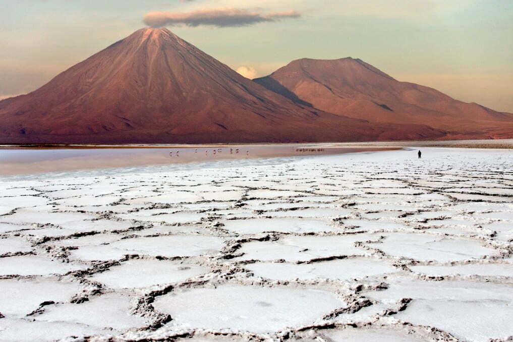 the smoking peak of the licancabur volcano high on the altiplano in the atacama desert in northern t20 Ky2arv This Desert May Contain Secrets To Avoiding Climate Famine