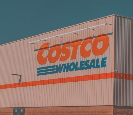 costco warehouse 9Um7Huux0as unsplash e1678157332743 Fifth Biggest Retailer in the World is Going Green