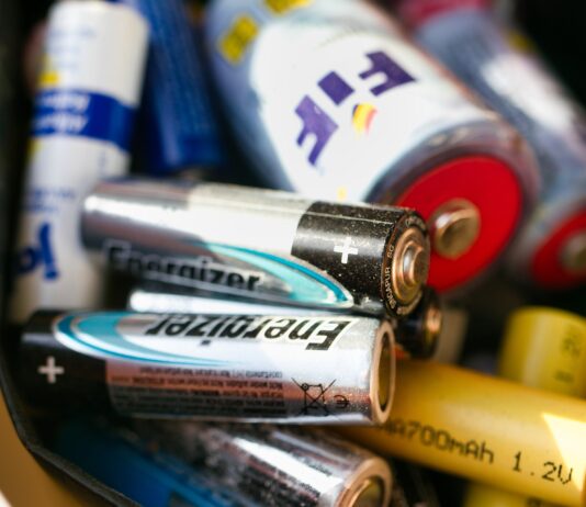 Compressed air batteries do not require lithium and store energy like solar and wind and are a 24/7 source of clean power for homes and businesses.