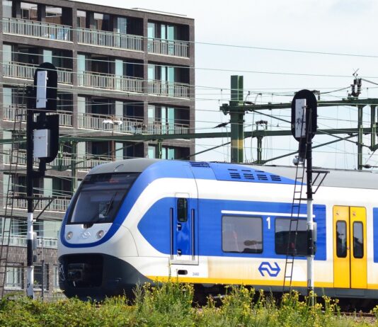 Dutch trains run on 100% renewable energy.