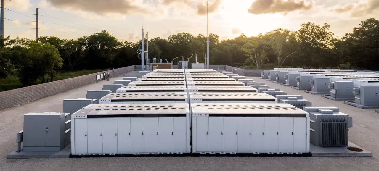 As the Tesla Hawaii Megapack powers up, the world's largest battery storage facility is now online.
