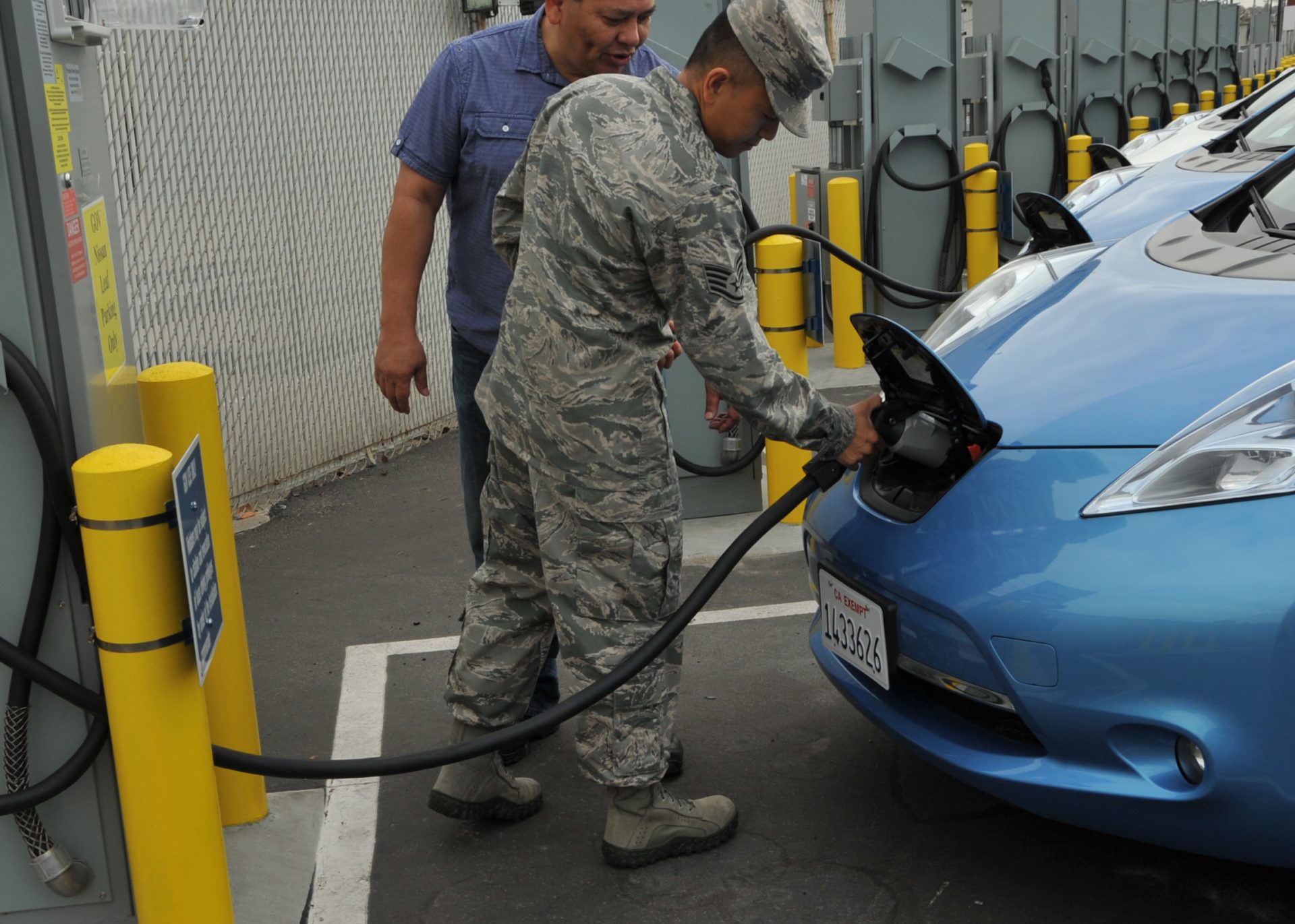 Nissan LEAF battery replacement is becoming a standard procedure for these quirky, fun little cars. Image Los Angeles Air Force Base Space and Missile System Center, Public domain, via Wikimedia Commons