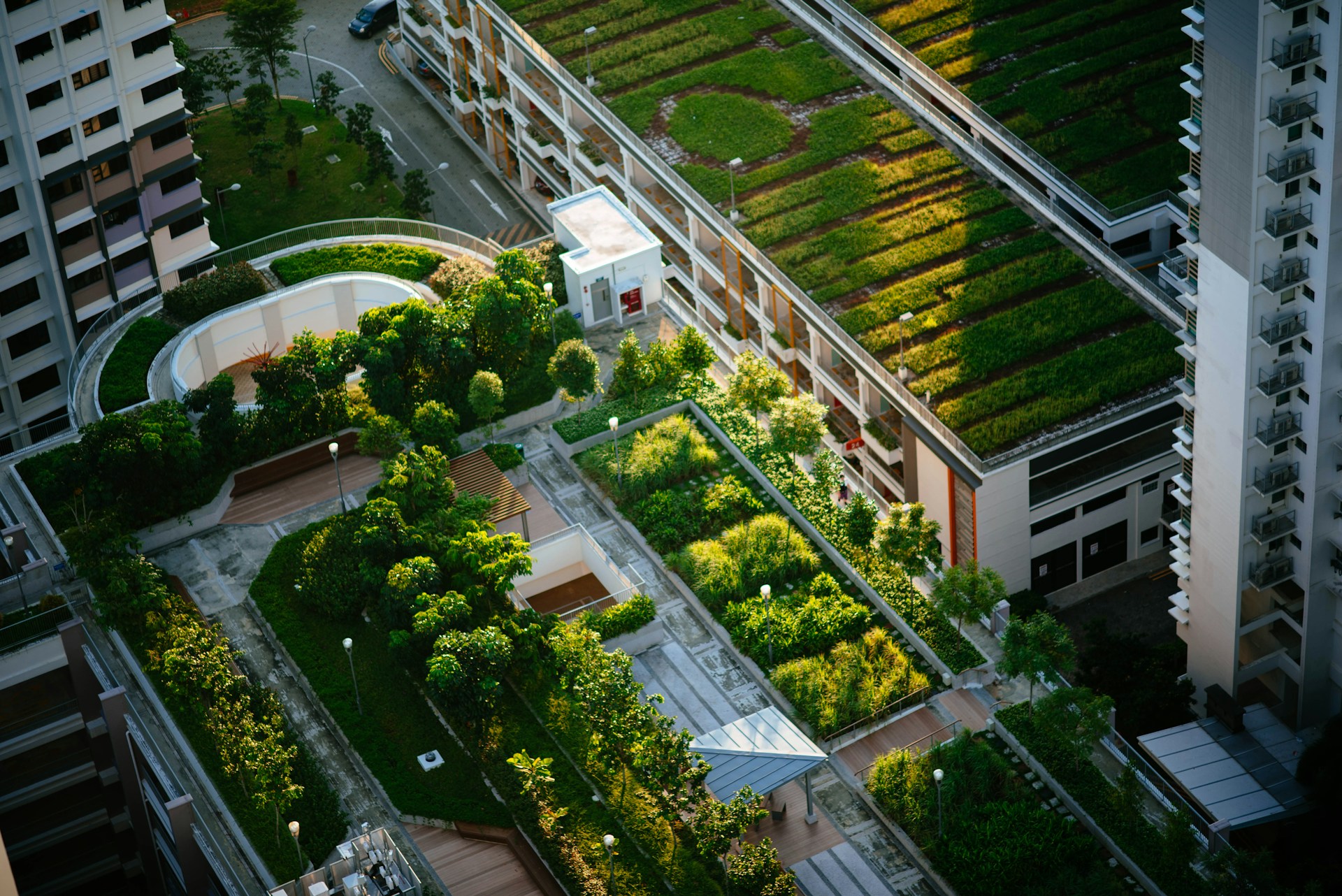 10 imaginative ideas that are greening the urban environment.